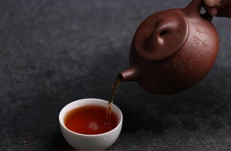 盖碗与紫砂壶：泡普洱茶的最佳选择是什么？