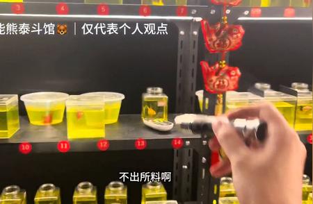 泰国斗鱼：灯光下的炫彩魅力