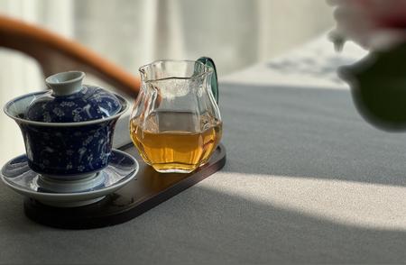 揭秘闻茶技巧：轻松捕捉茶香的四步秘籍